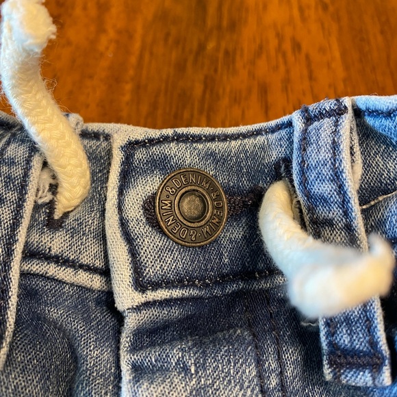 Denim kids jeans.  Size 4–5.  Super soft, elastic waist with adjustment bands - Picture 10 of 11